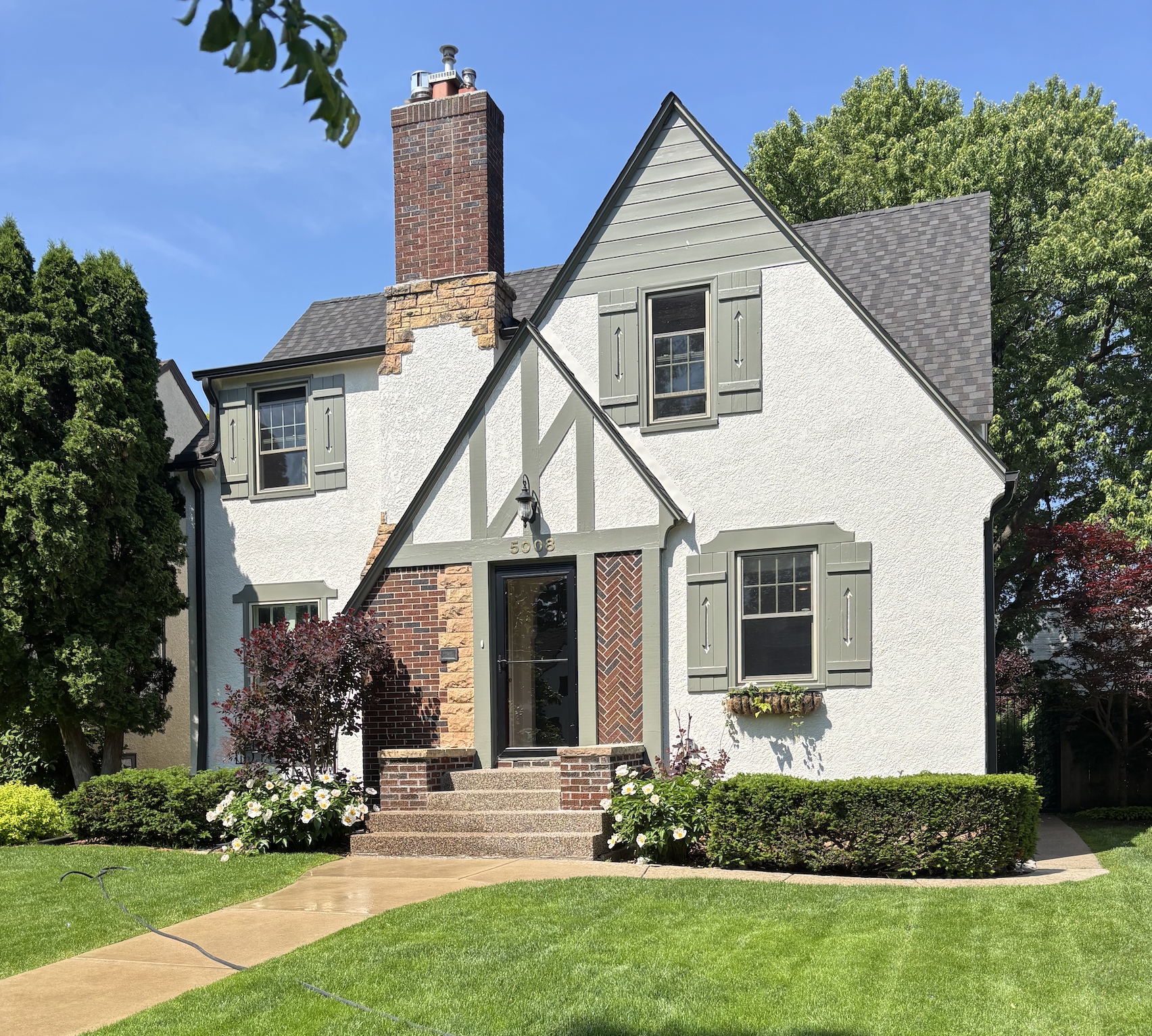 Property Photo: 5008 Chowen Avenue S MN 55410
