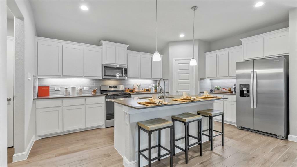 Property Photo:  207 Sydney Lane  TX 76063 