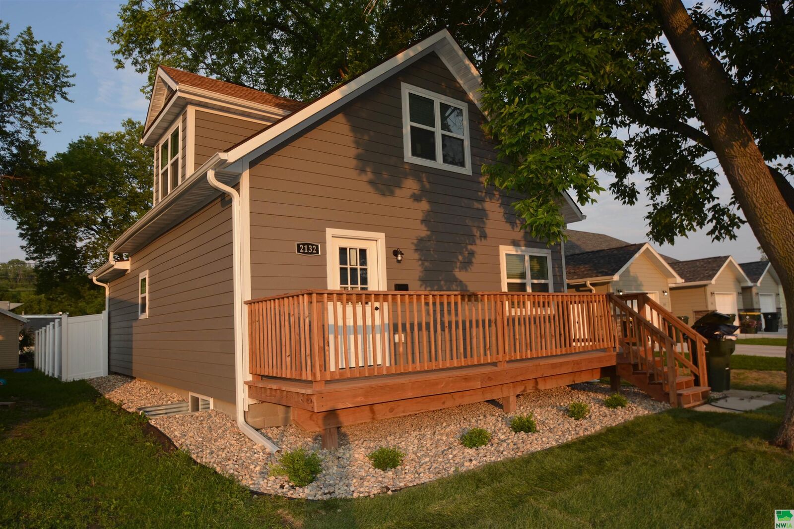 Property Photo:  2132 Nash St  IA 51109 