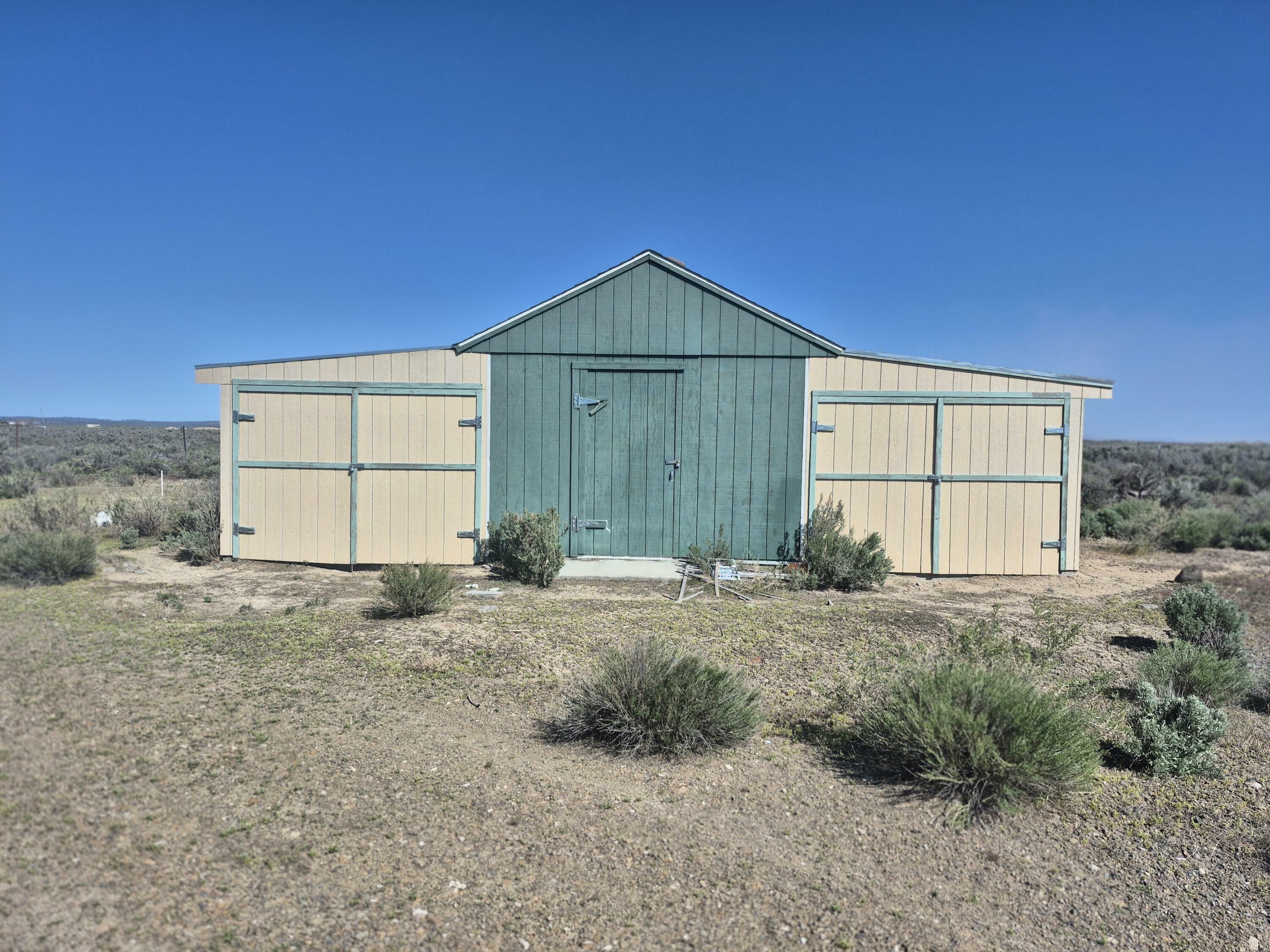 Property Photo: 61371 Five Acre Road OR 97641