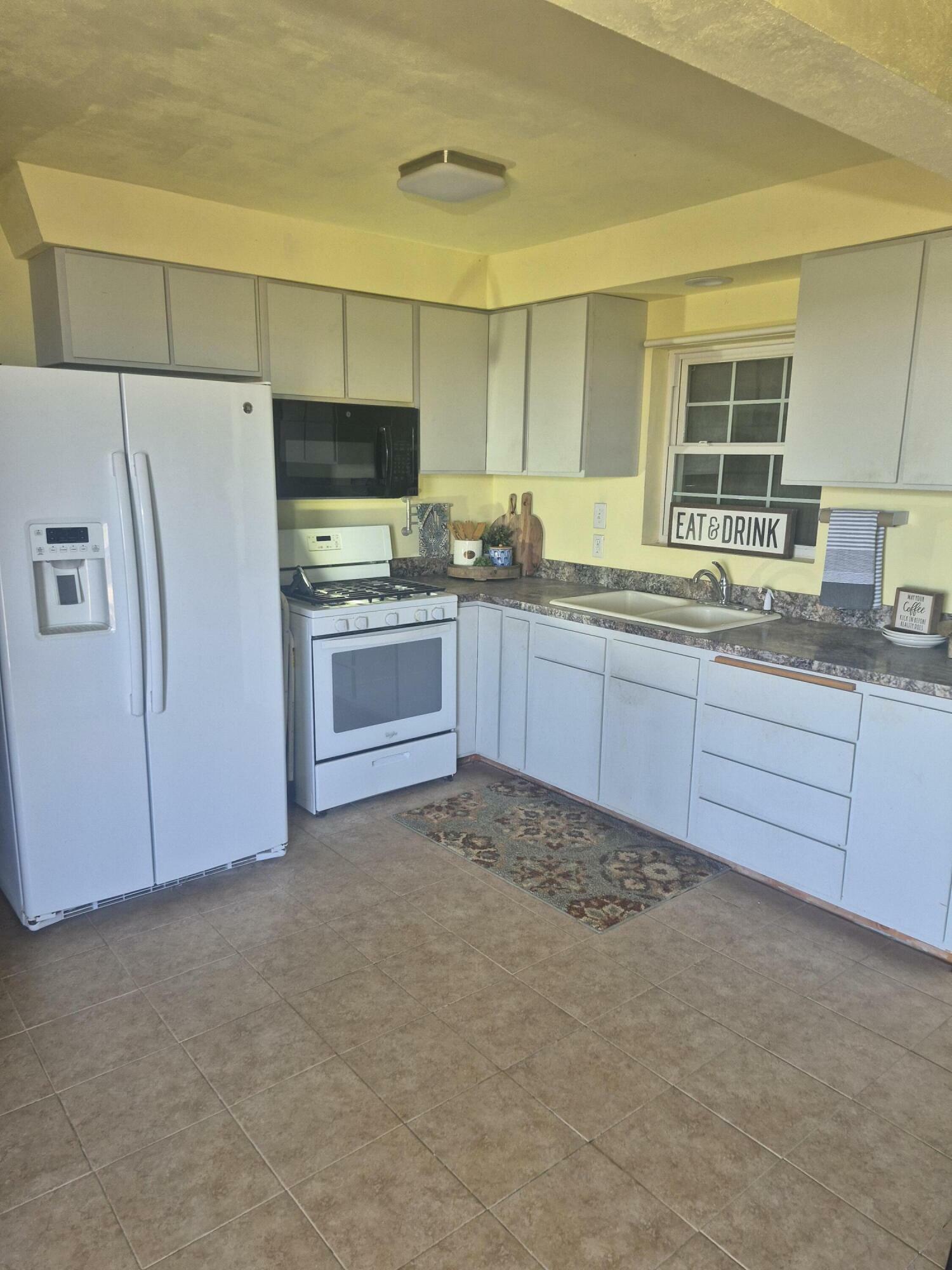 Property Photo: 61371 Five Acre Road OR 97641