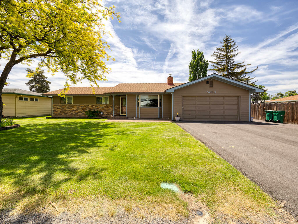Property Photo: 5030 Barry Avenue OR 97603