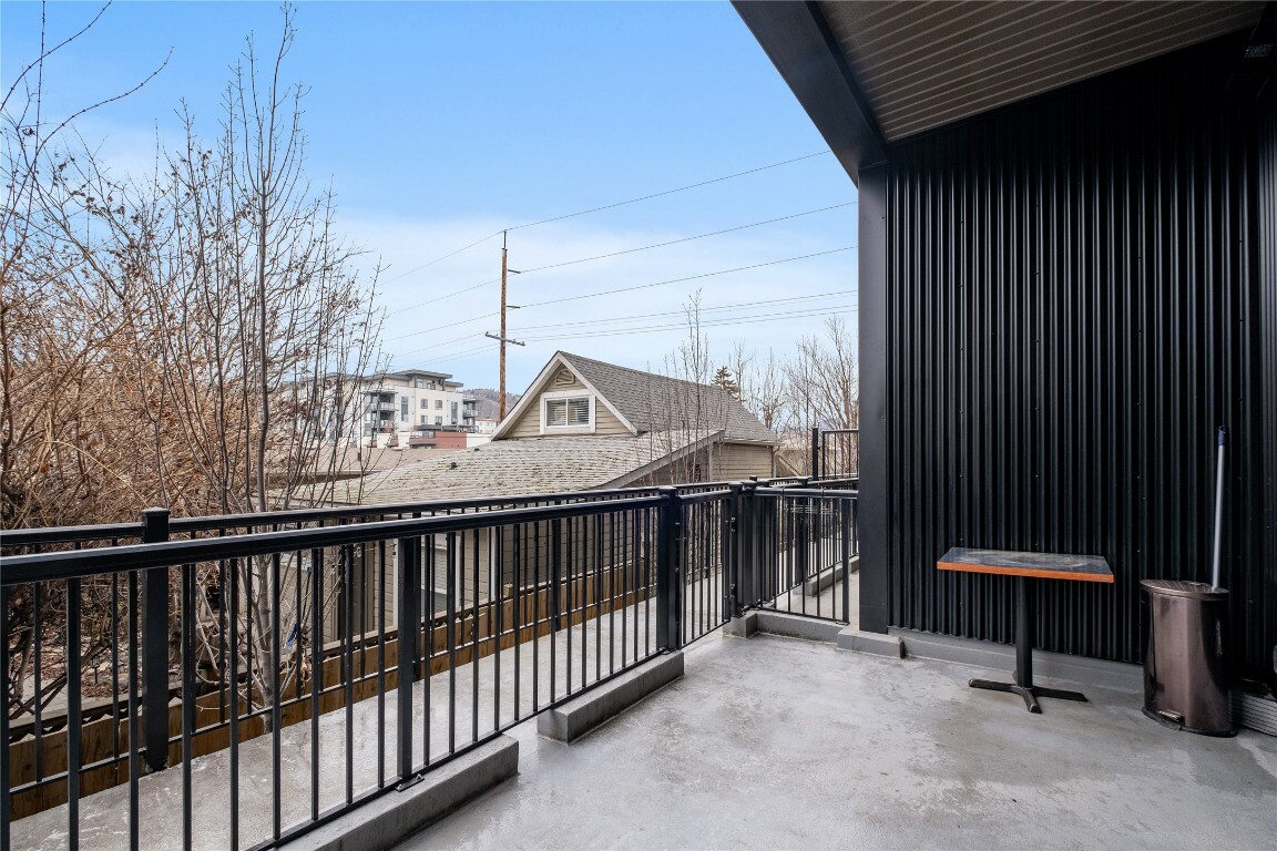 Property Photo: 660 Cawston Avenue 107 BC V1Y 9M1