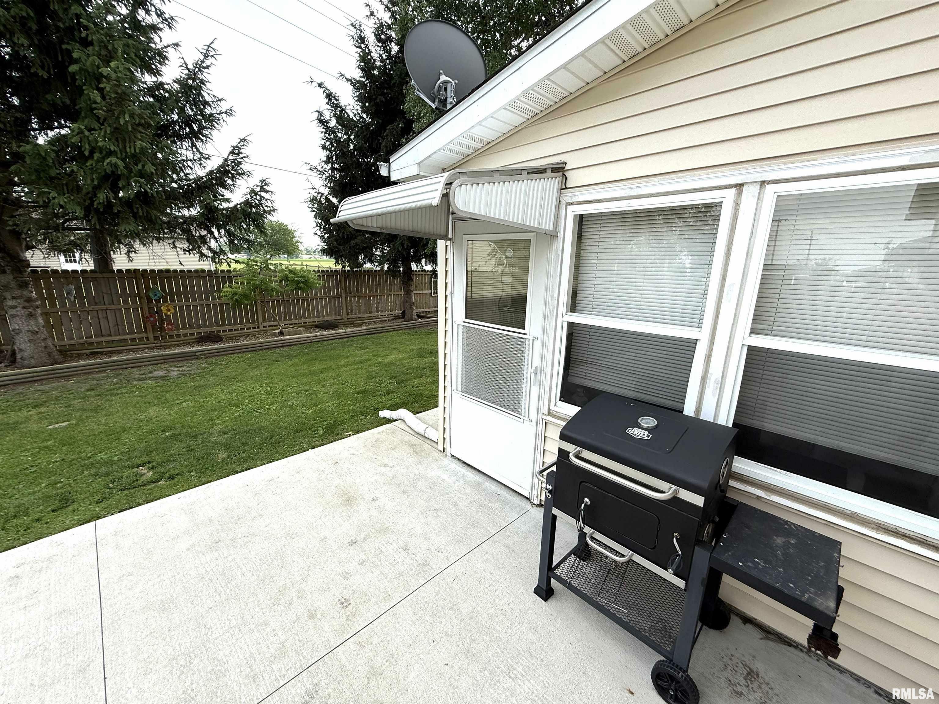 Property Photo: 316 Gettysburg Drive IL 61520