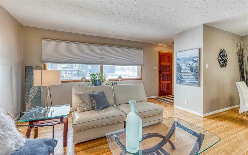 Property Photo: 5104 Grove Hill Road SW AB T3E 4G6