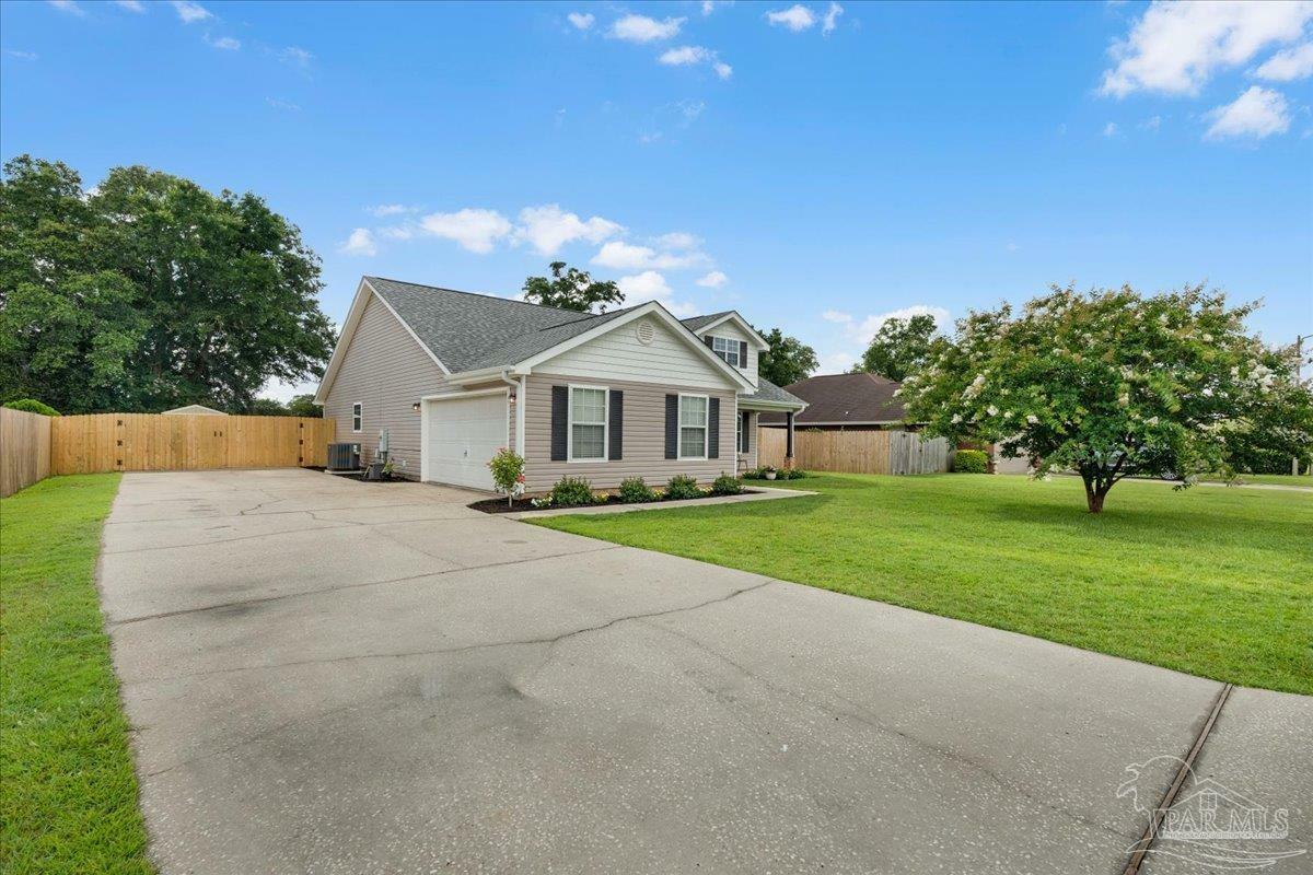 Property Photo: 4100 Berry Cir FL 32571