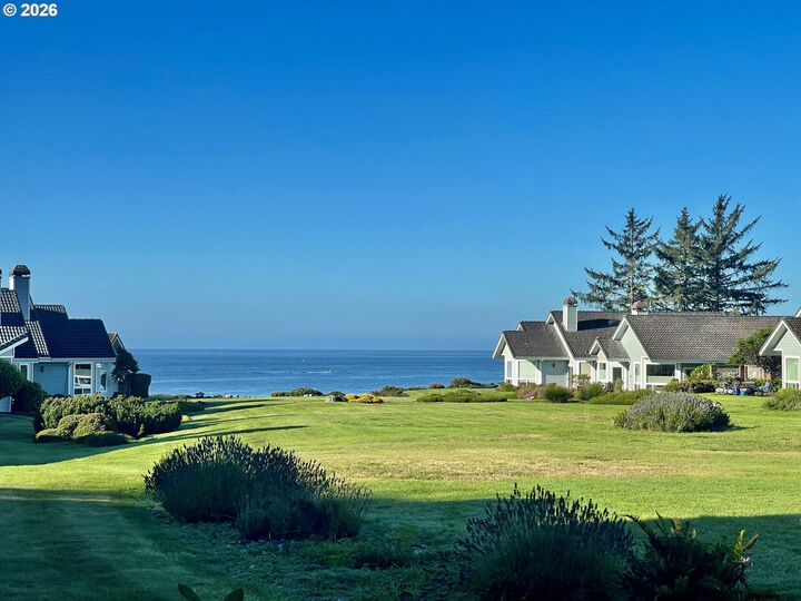 Property Photo: 210 Schooner Bay Dr OR 97415