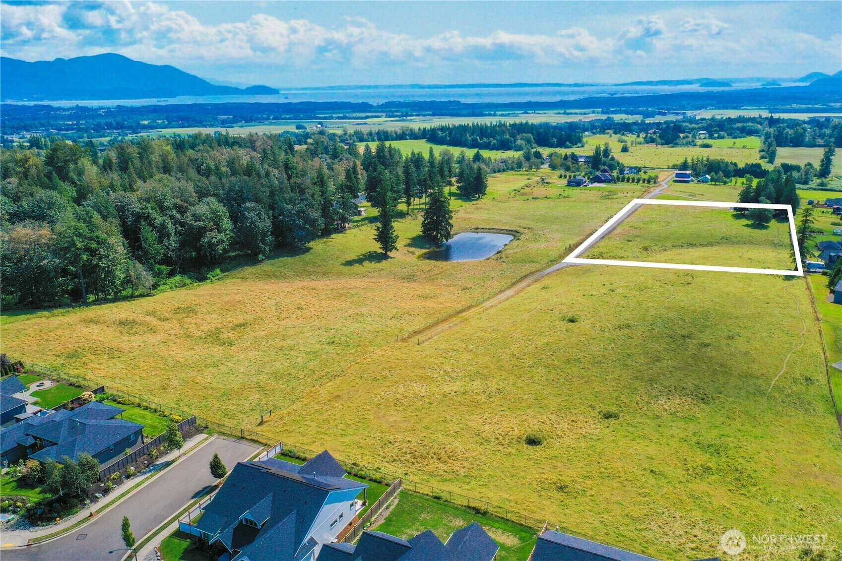 Property Photo: 5877 W 26th Crest WA 98248
