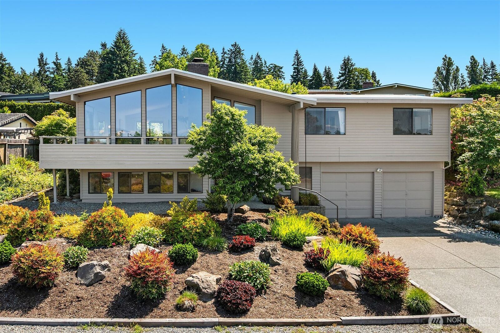 Property Photo:  6730  82nd Avenue SE  WA 98040 