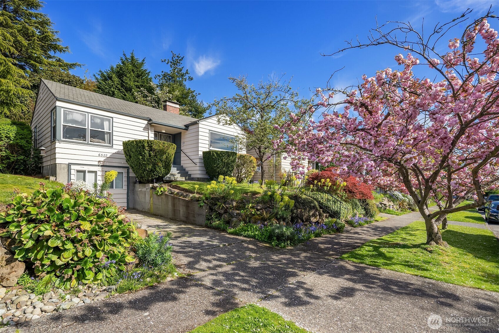 Property Photo: 6522 42nd Avenue NE WA 98115
