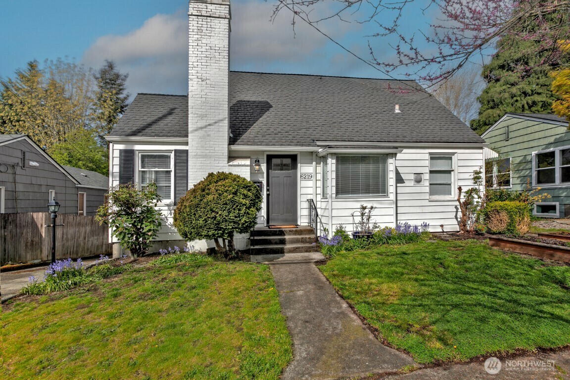 Property Photo: 6219 40th Avenue NE WA 98115