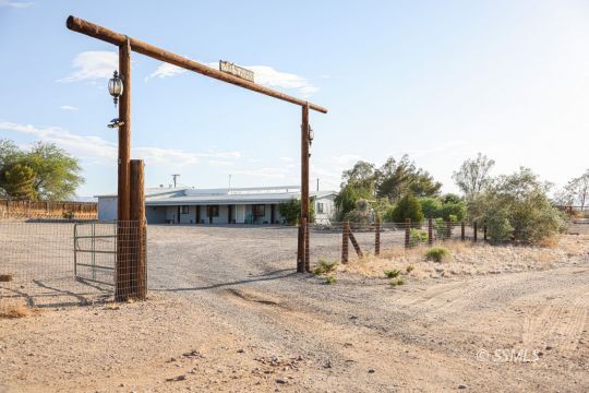 209 S Brady St  Ridgecrest CA 93555 photo
