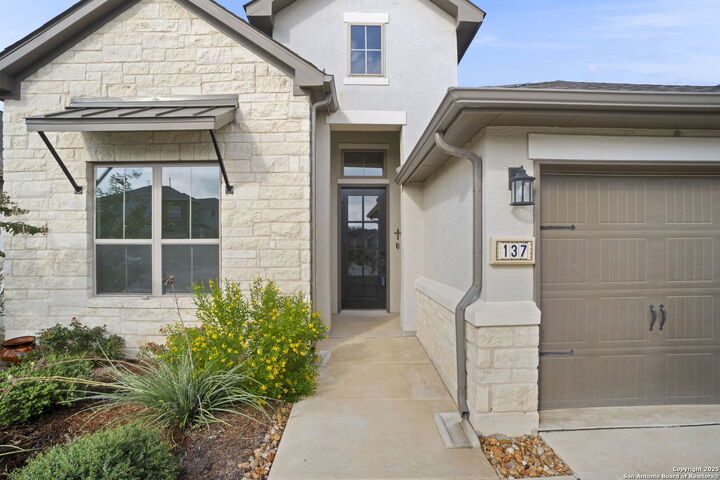 Property Photo: 137 Maravillas TX 78006