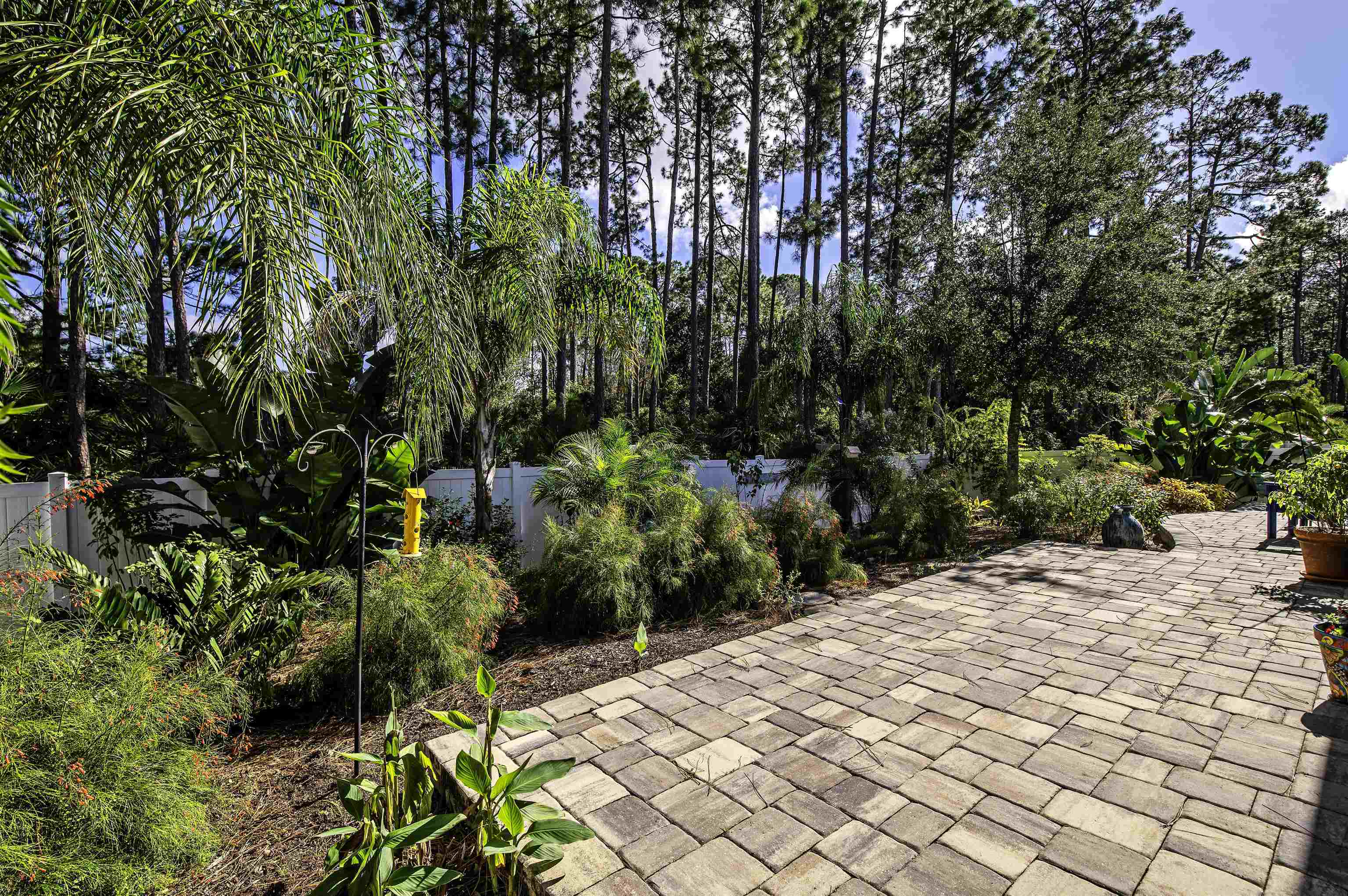 Property Photo: 249 Lost Lake Dr FL 32086