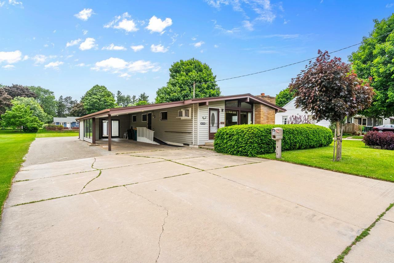Property Photo: 1062 Metomen Street WI 54971