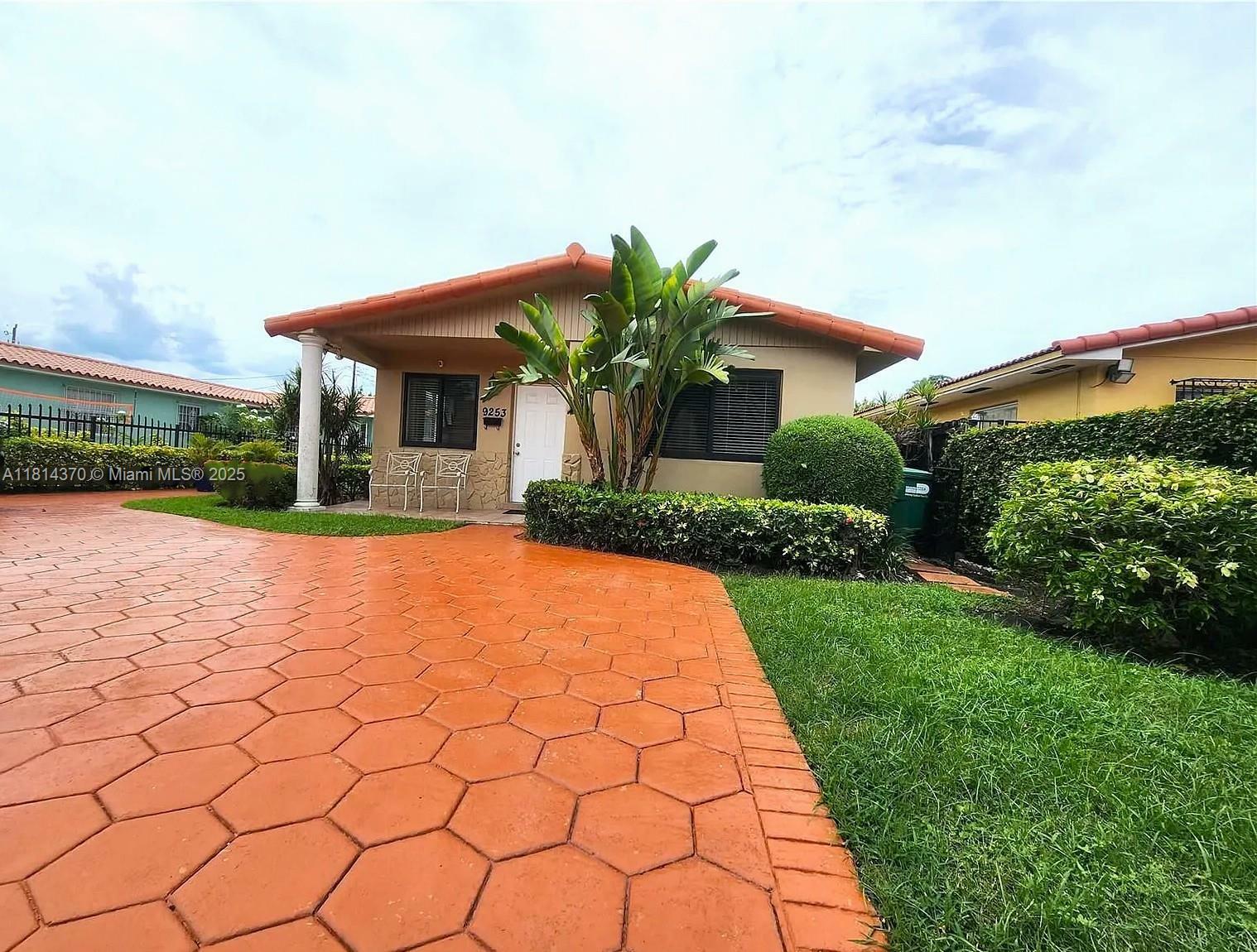 Property Photo: 9253 SW 39th St 9253 FL 33165