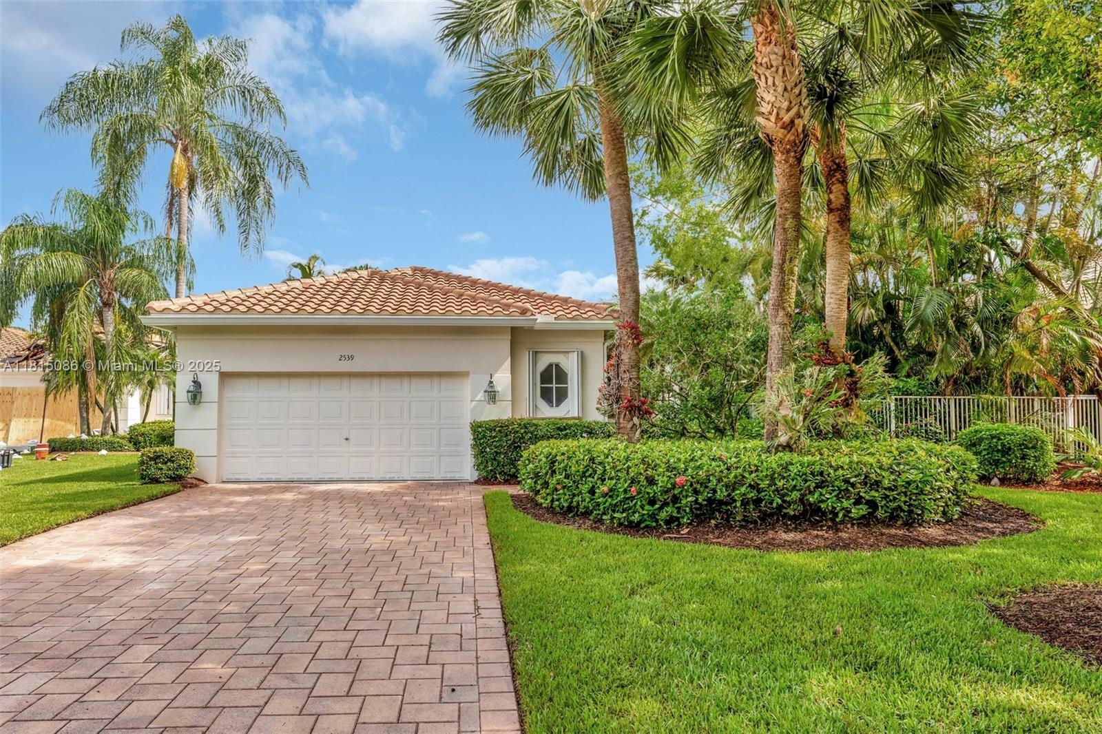 2539 Bay Pointe Dr  Weston FL 33327 photo
