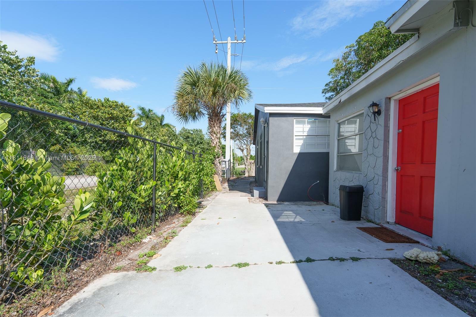 Property Photo: 11 SW 13th Ave 2 FL 33444