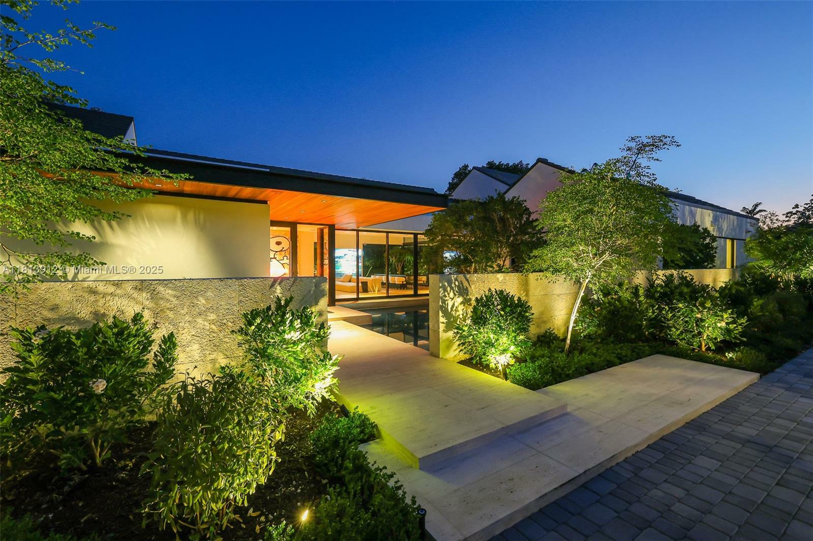 Property Photo: 4820 SW 86th Ter FL 33143