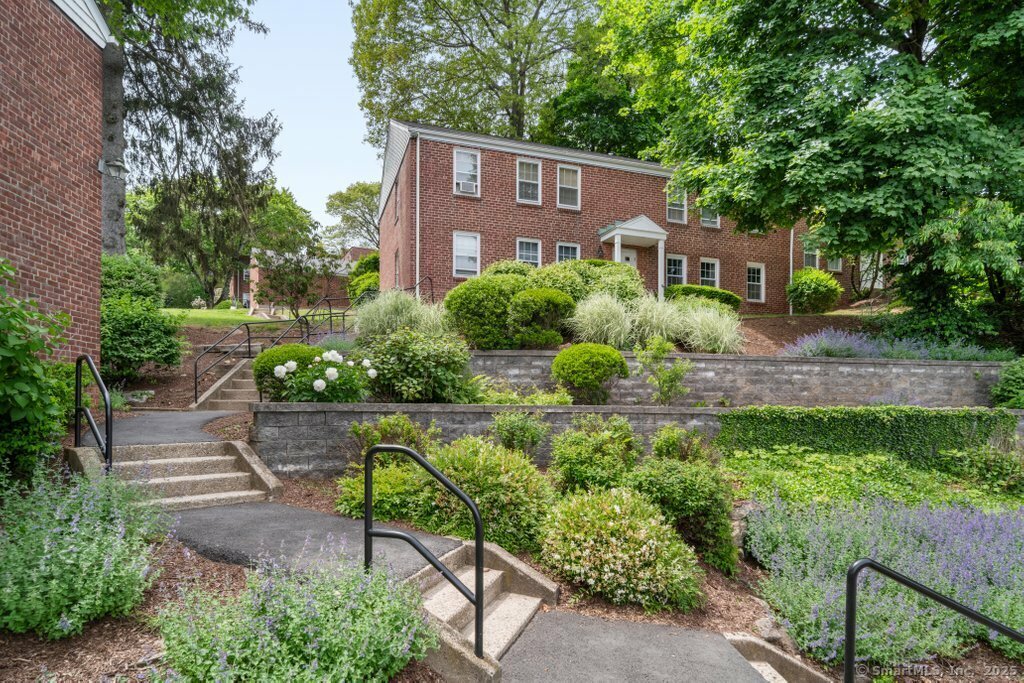 Property Photo: 10 Clarmore Drive Apt 1A CT 06850