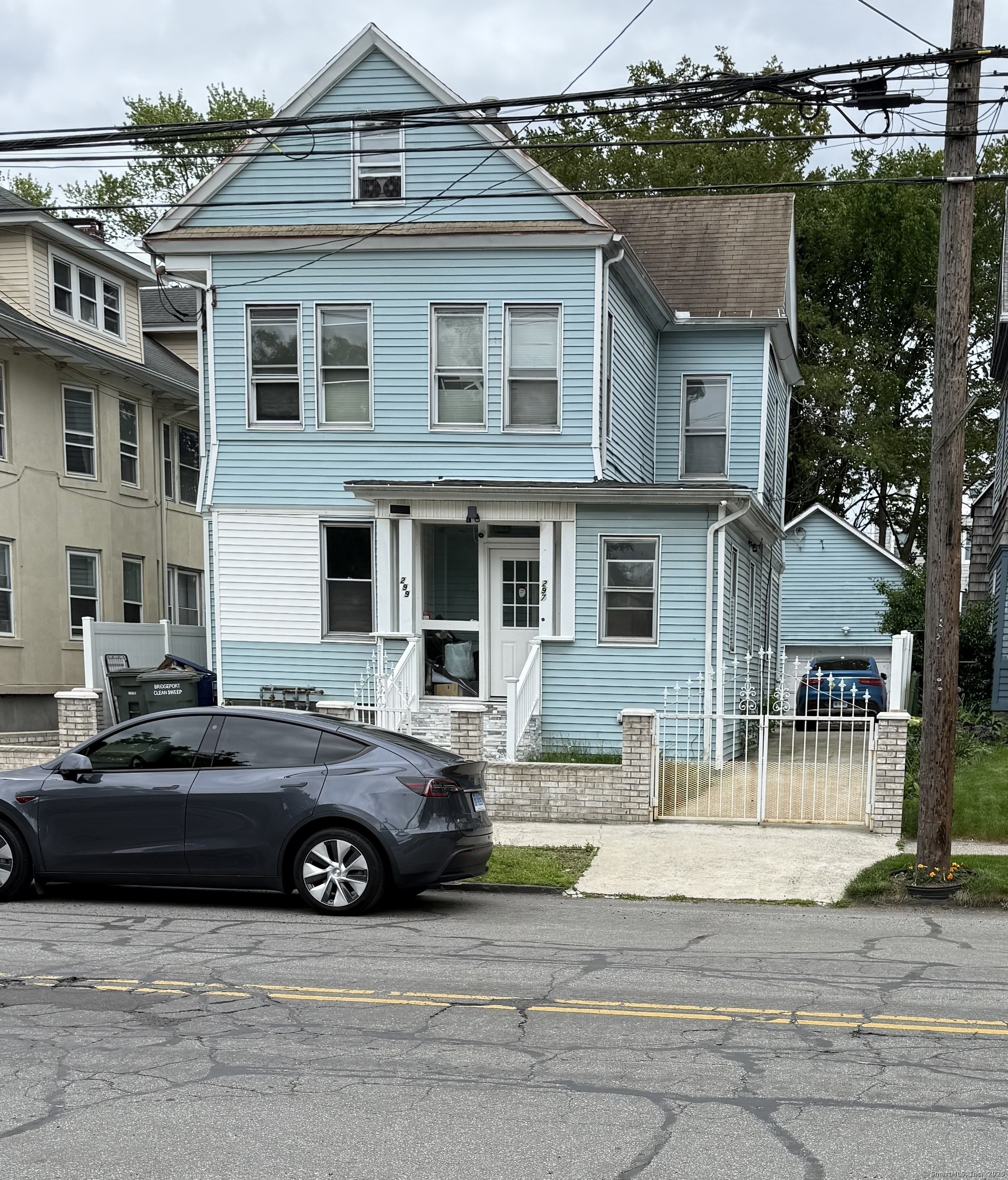 Property Photo: 297 Laurel Avenue 1sr Flr CT 06605