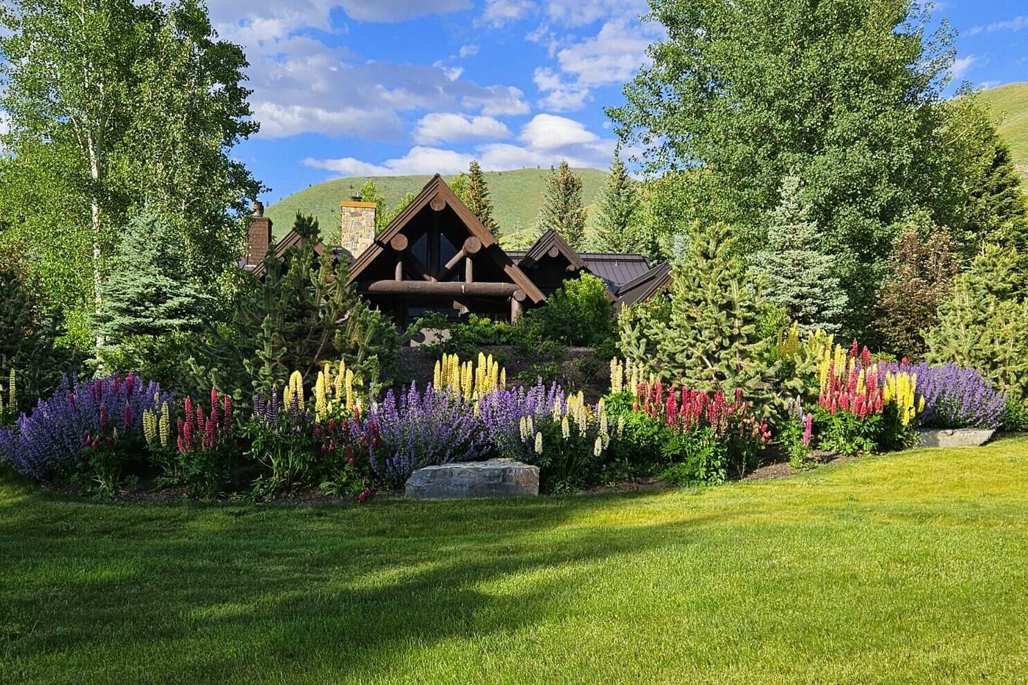 Property Photo:  100 Fairway Rd  ID 83353 