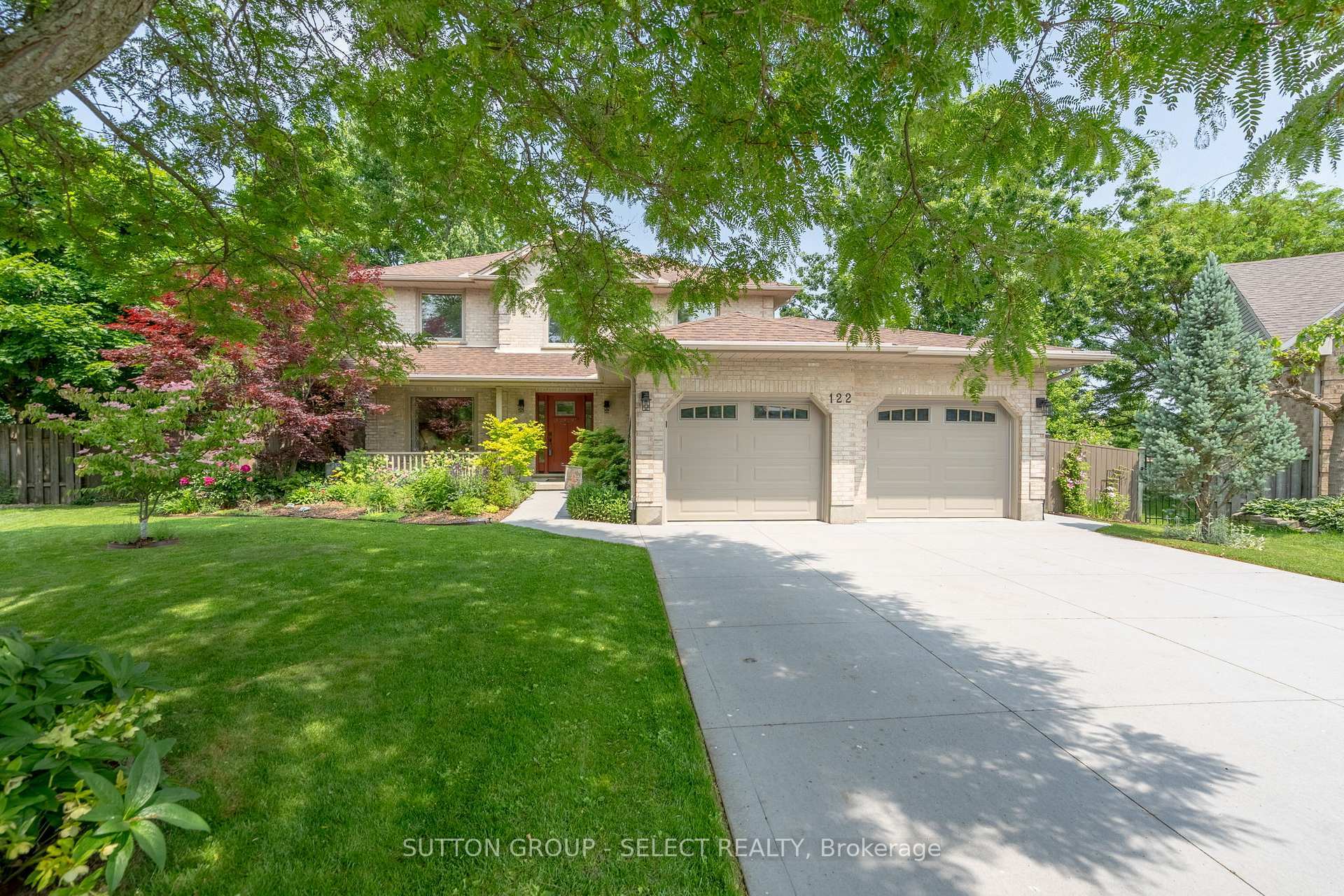 Property Photo: 122 Moraine Court ON N6G 4Z2