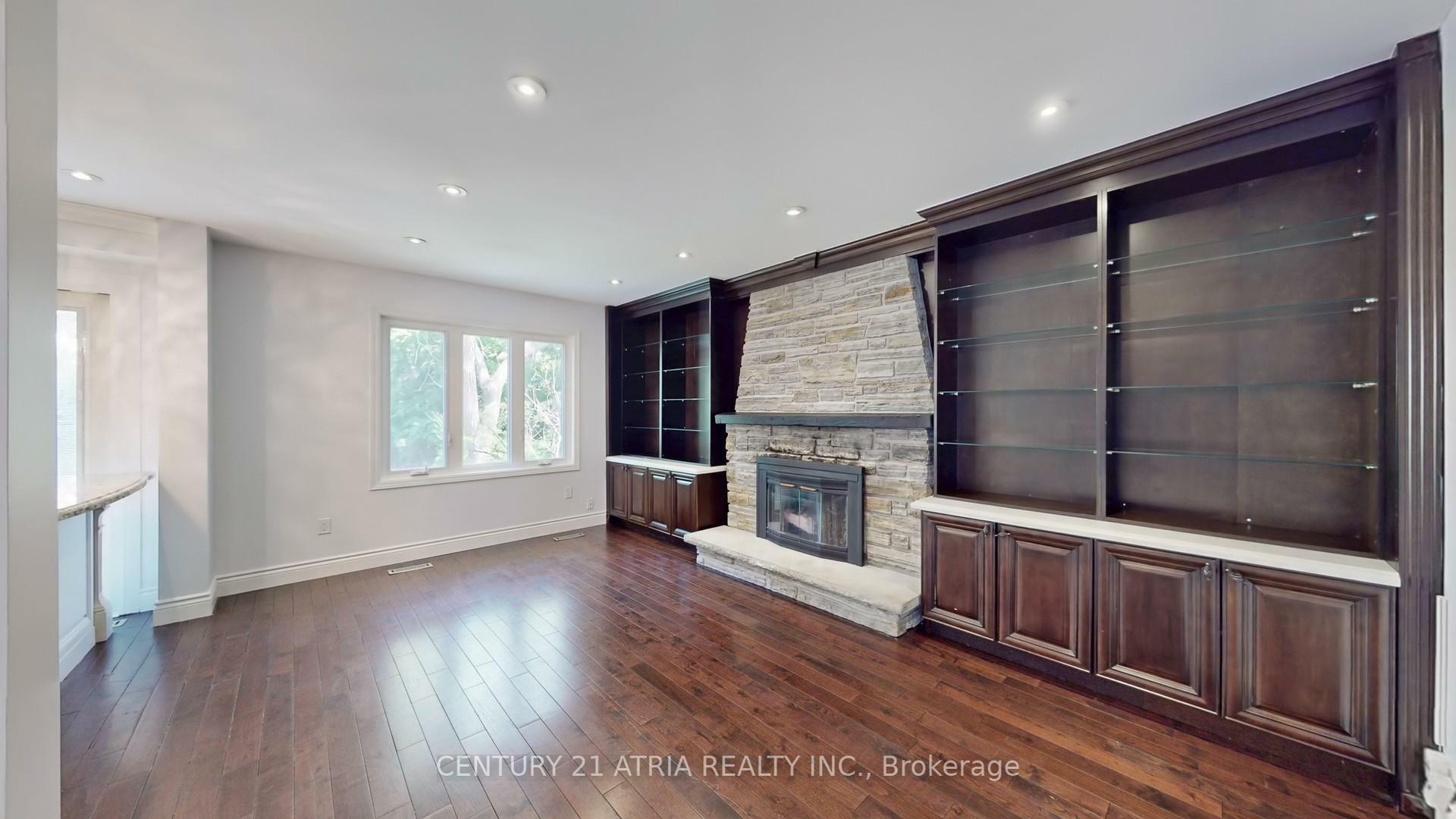 Property Photo: 1483 Royal Oaks Road ON L5H 3R6
