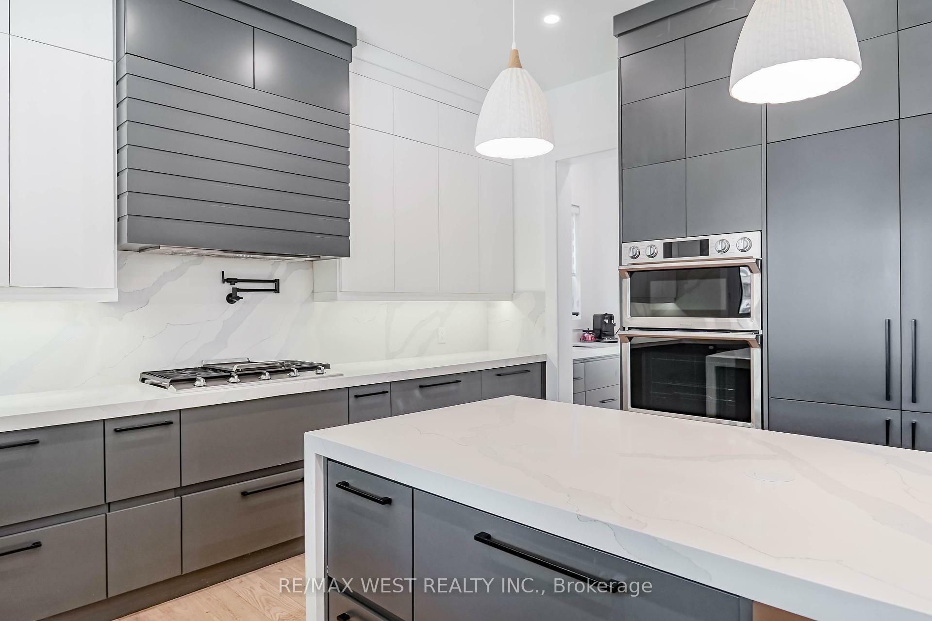 Property Photo:  407 Cochrane Street  ON L1N 5J6 