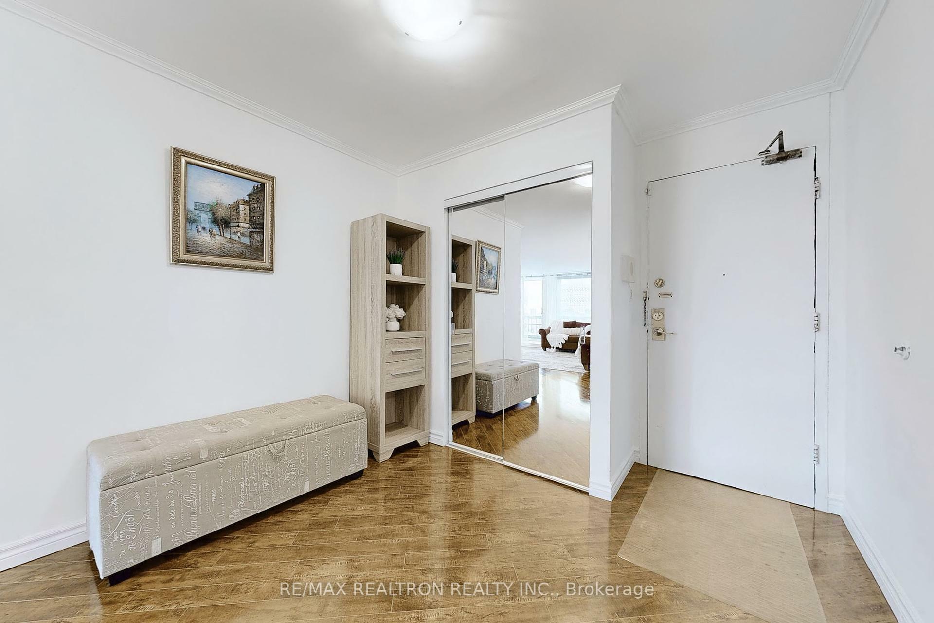 Photo de la propriété: 135 Antibes Drive 1706 ON M2R 2Z1