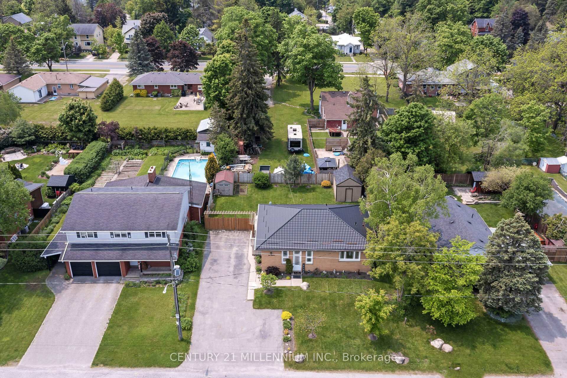 Property Photo: 214 Daniel Street ON N0B 1T0