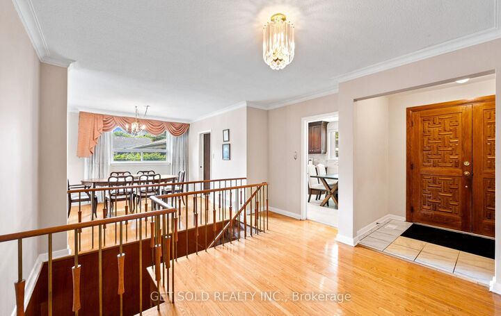 Property Photo:  43 Grovetree Road  ON M9V 2Y4 
