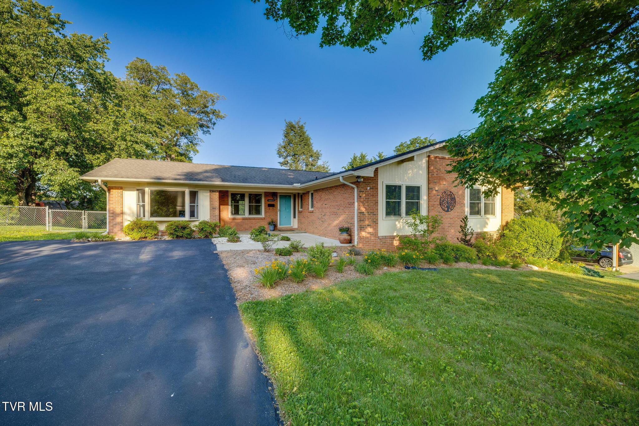 Property Photo:  1802 Fairway Drive  TN 37601 