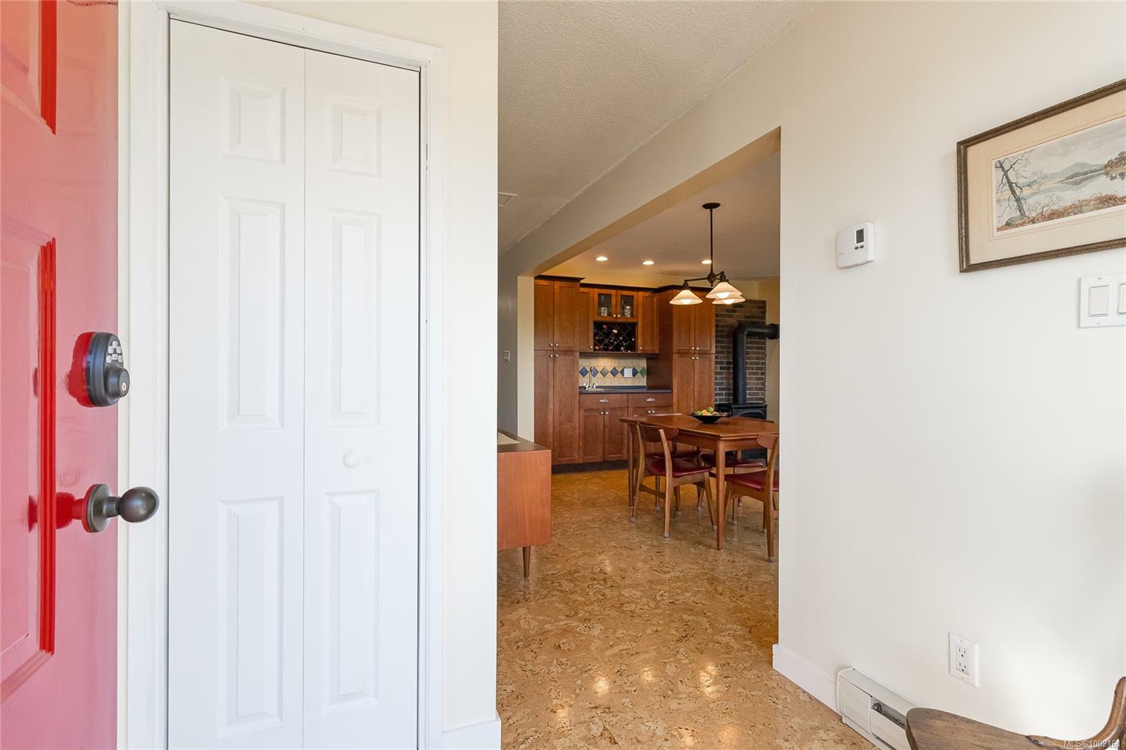 Photo de la propriété: 220 3rd Ave BC V9G 2E0