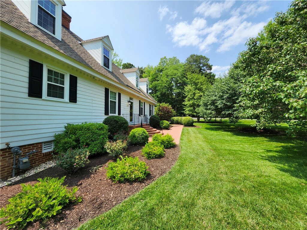 Property Photo: 201 Dogleg VA 20188