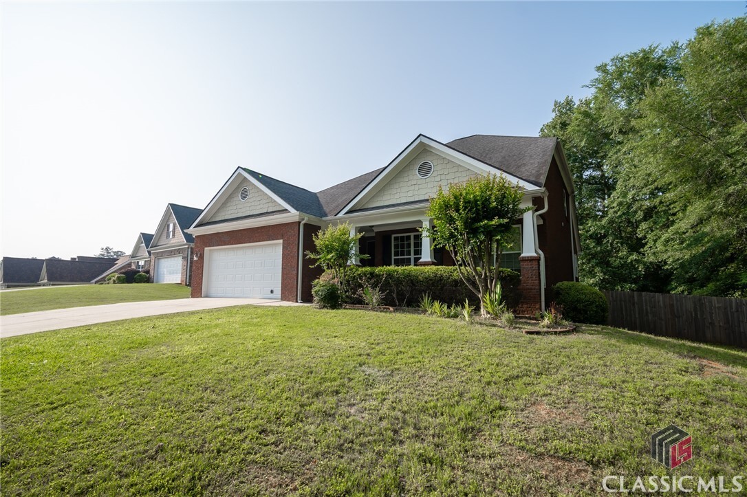 Property Photo: 351 Hampton Park Drive GA 30606