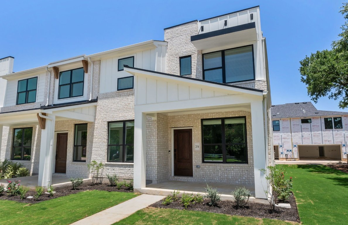 Property Photo: 1280 E Main Street 204 TX 78664
