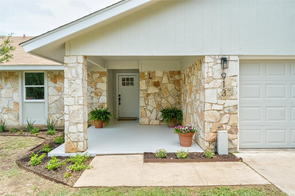Property Photo:  913 Spring Tree Street  TX 78681 