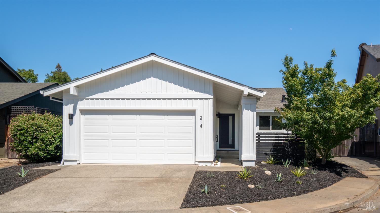 214 Hummingbird Court  Healdsburg CA 95448 photo