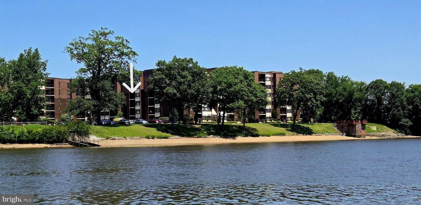 Property Photo: 5100 Convent Lane 412 PA 19114