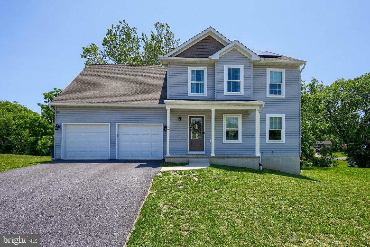 19 Tennyson Drive  Lancaster PA 17602 photo