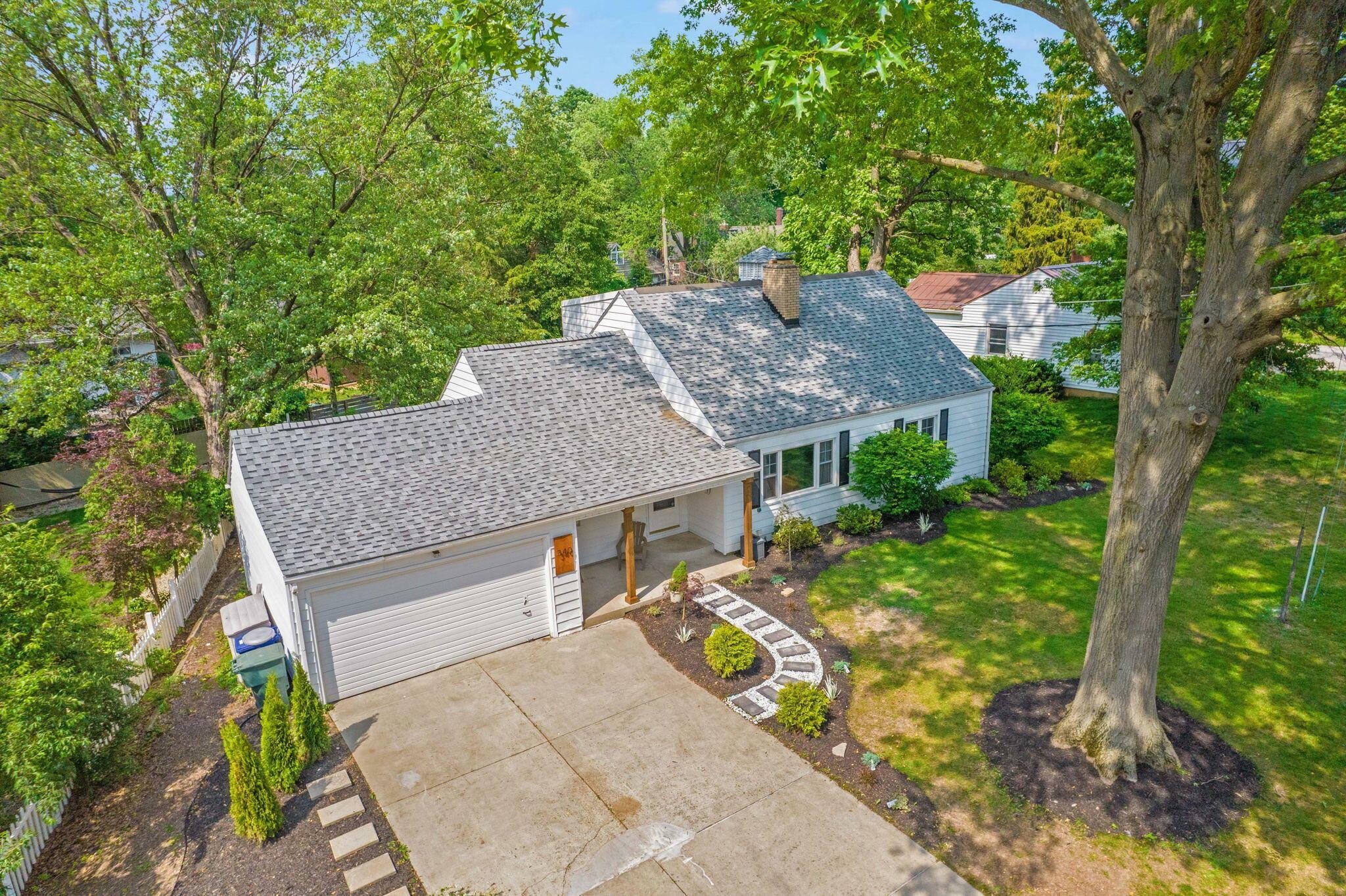 Property Photo: 340 Canyon S Drive OH 43214