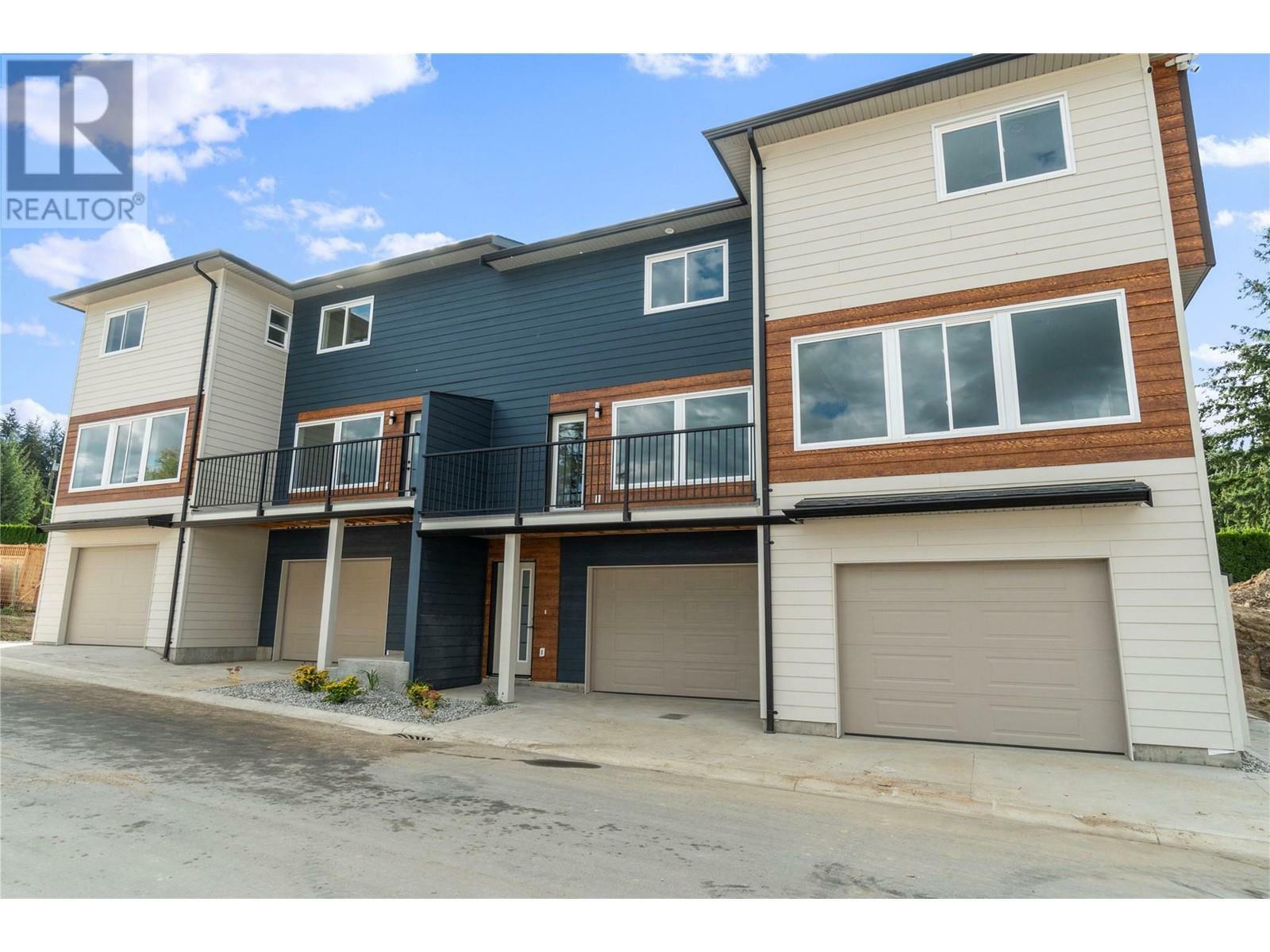Property Photo: 981 12 Street Southeast 37 BC V1E 2C8