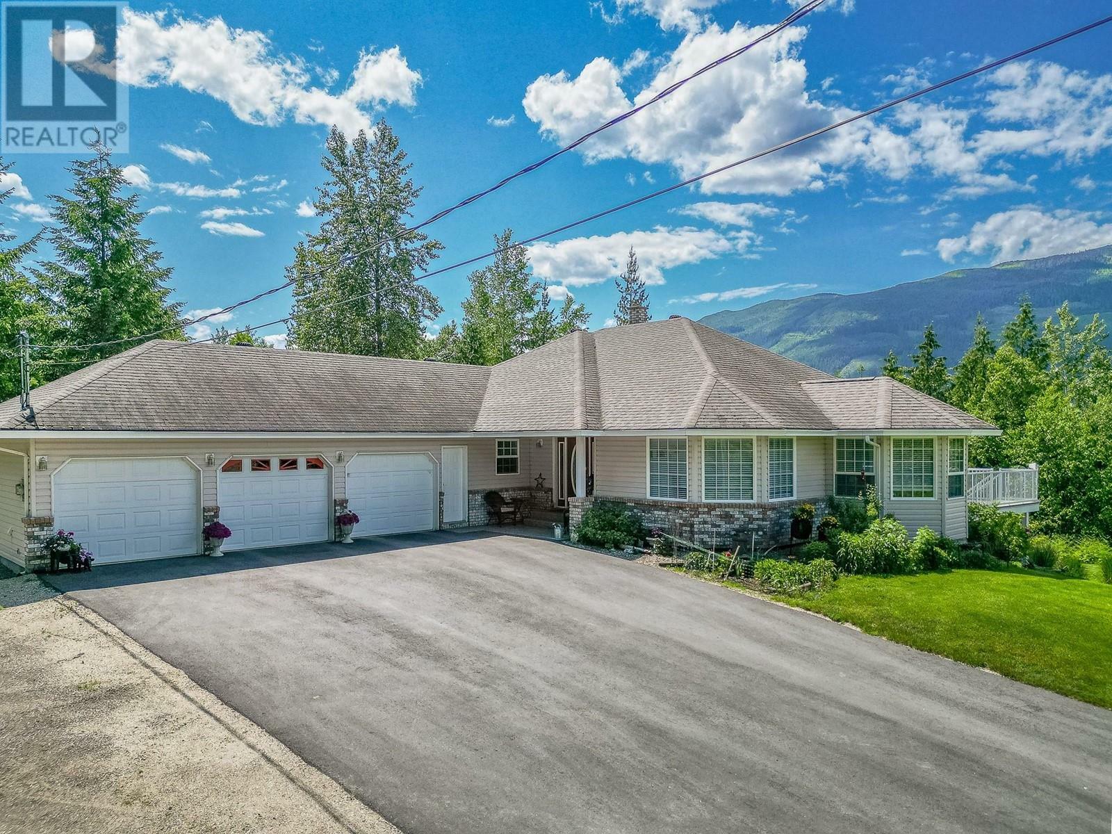 Property Photo: 4340 Sederberg Road BC V0E 2J0