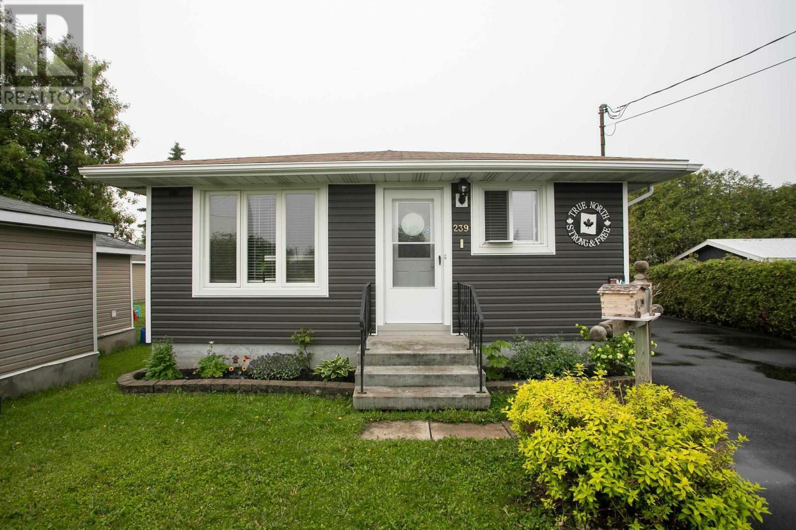 Photo de la propriété: 239 Selby Rd ON P6C 2P6
