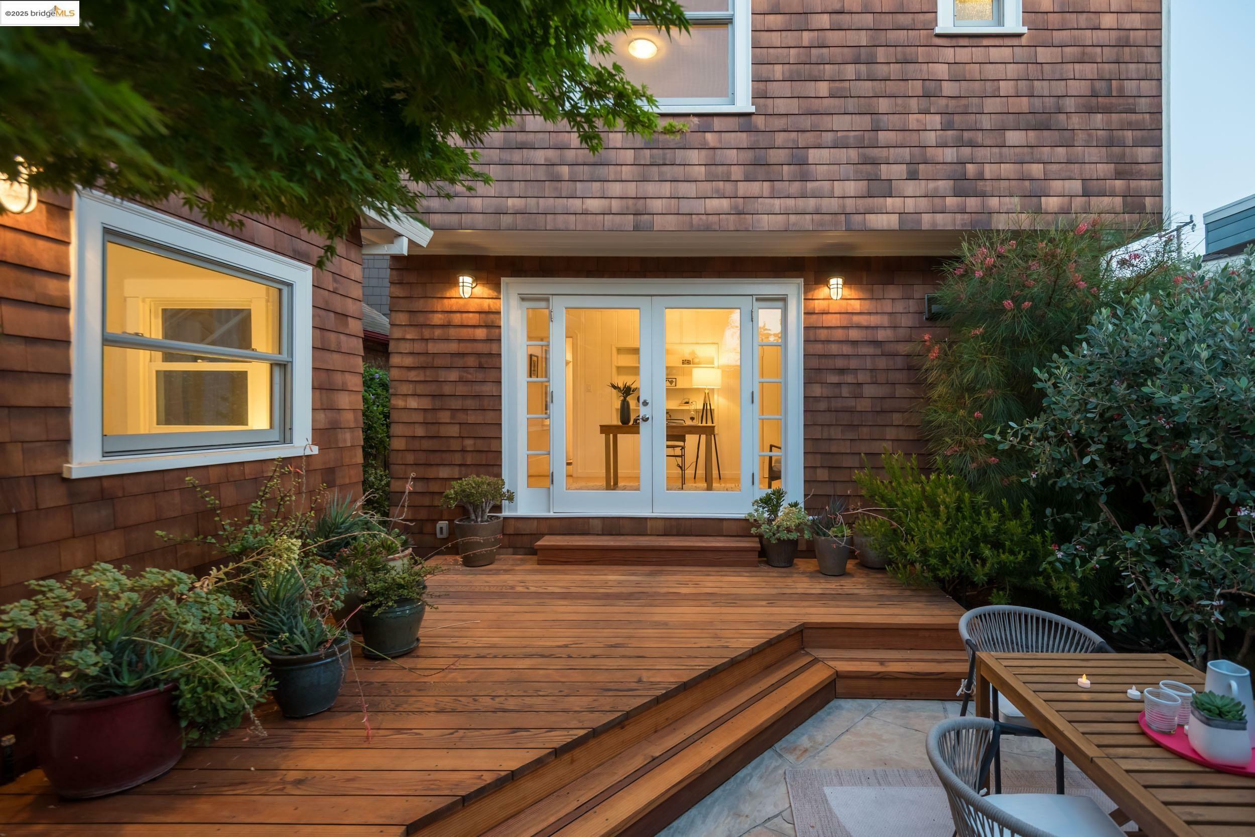 Property Photo: 5336 Locksley Ave CA 94618