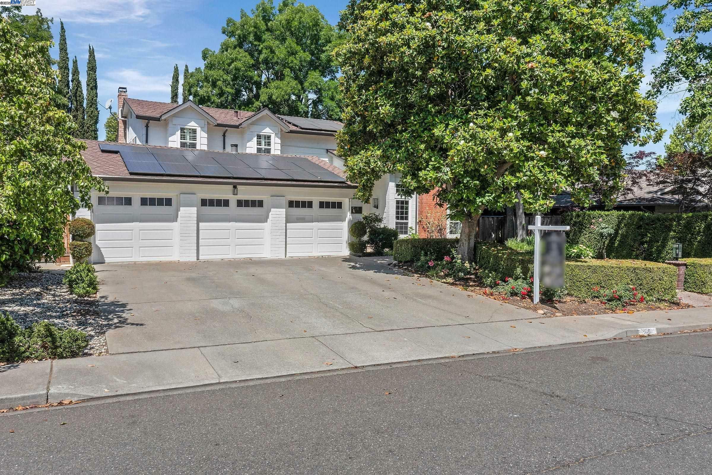 Property Photo: 519 Ellesmere Dr CA 94598