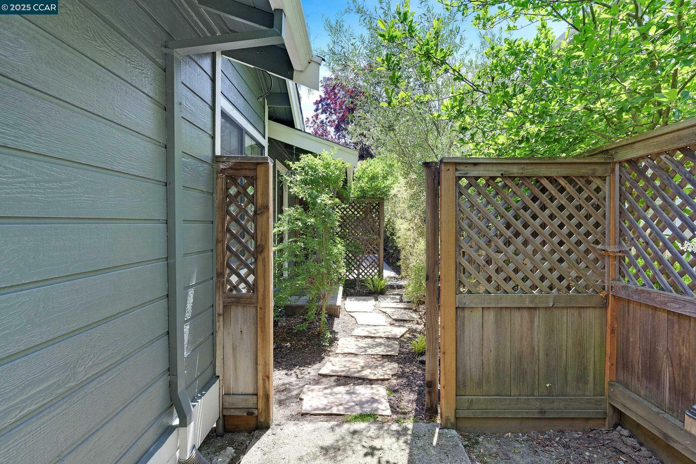 Property Photo: 3 Josefa Pl CA 94556