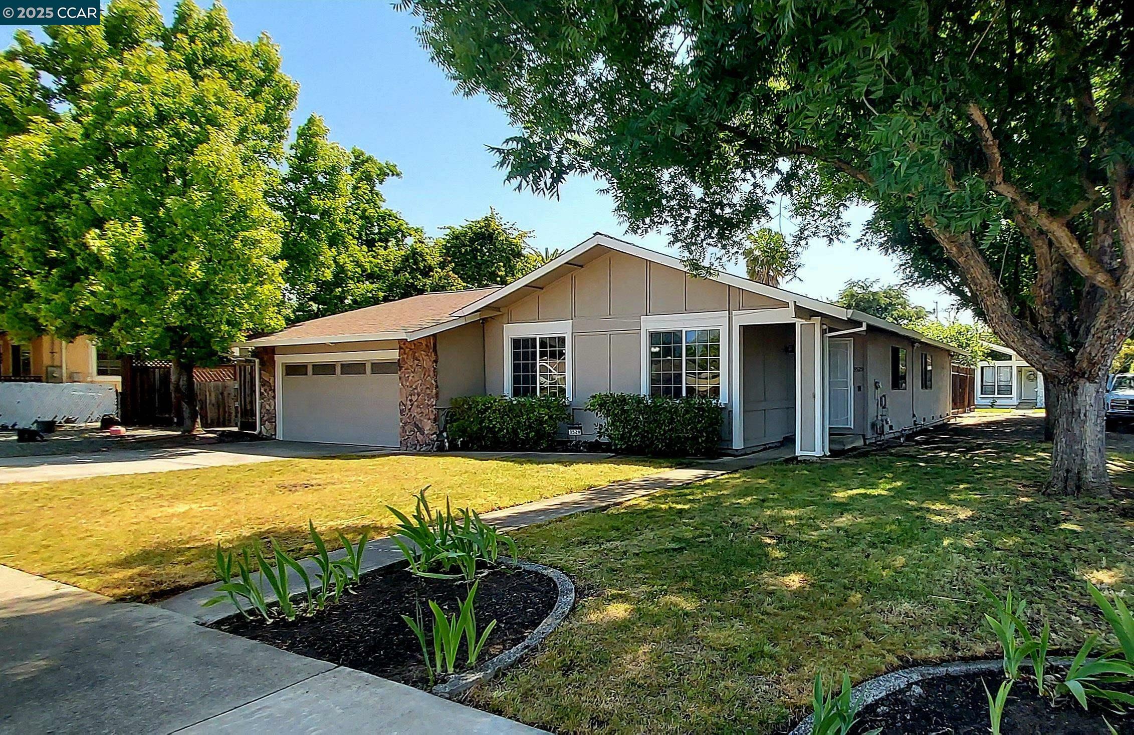 Property Photo: 3529 Sanford St CA 94520
