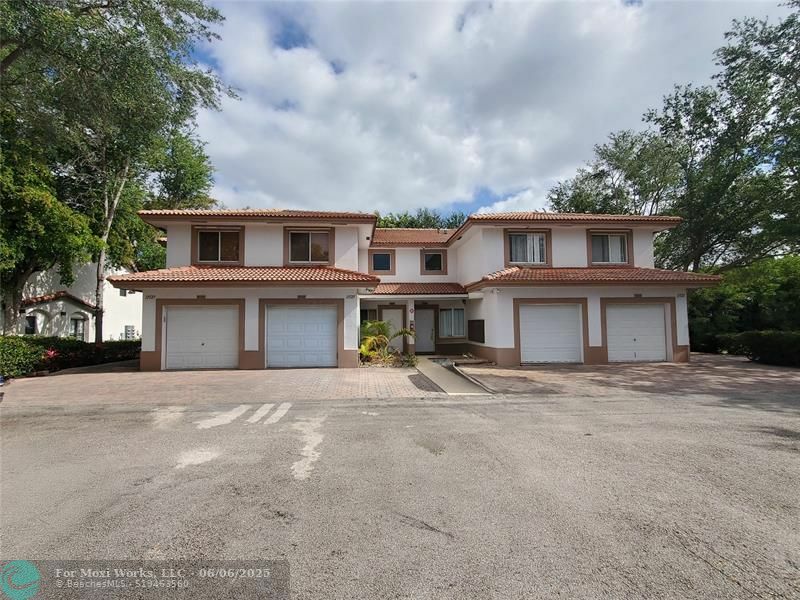 Property Photo: 11527 Royal Palm Blvd FL 33065